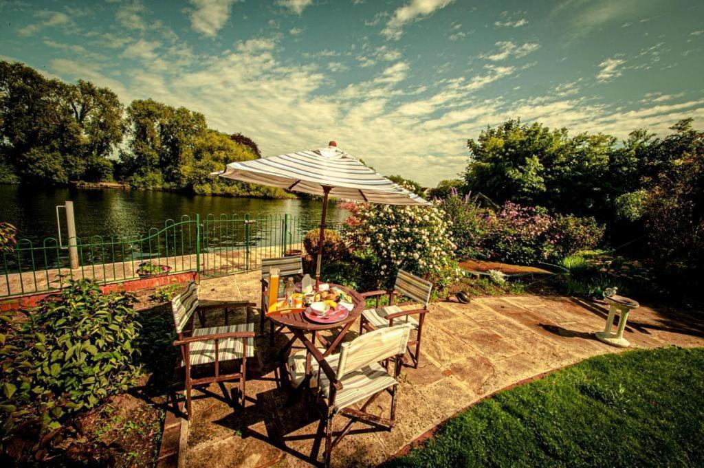 Serene Spacious Room Staines-upon-Thames Екстериор снимка