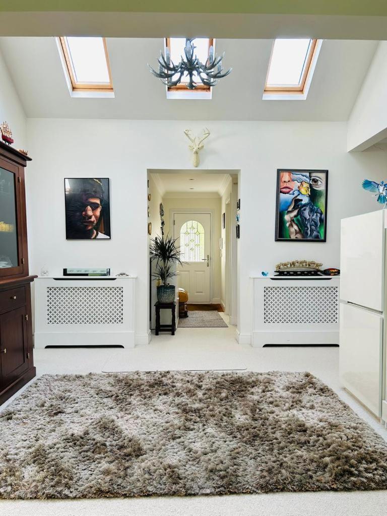 Serene Spacious Room Staines-upon-Thames Екстериор снимка