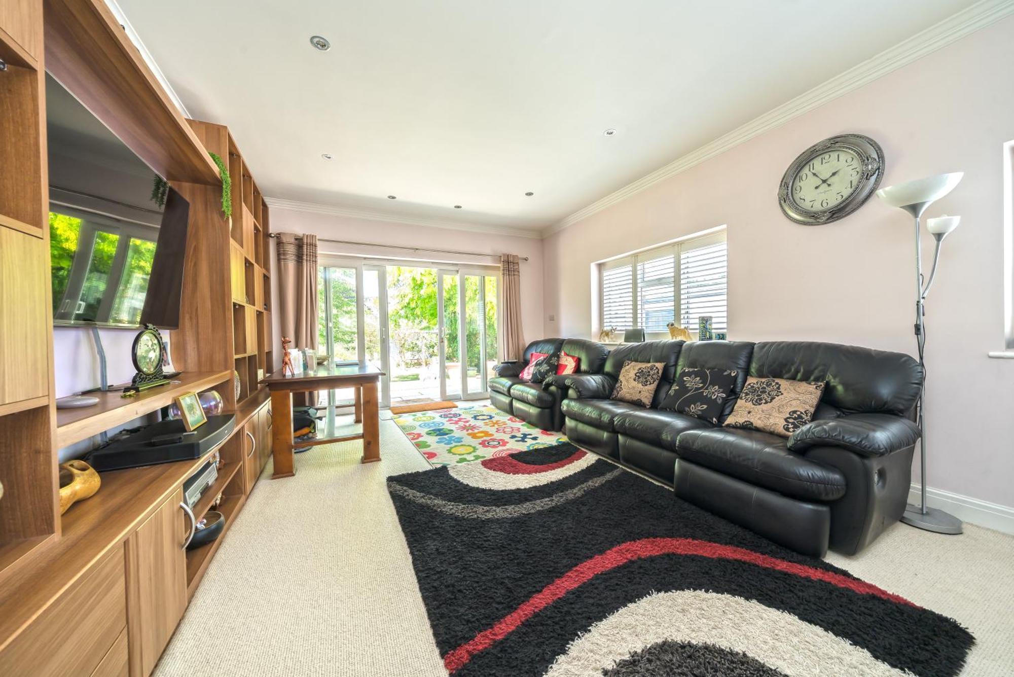 Serene Spacious Room Staines-upon-Thames Екстериор снимка