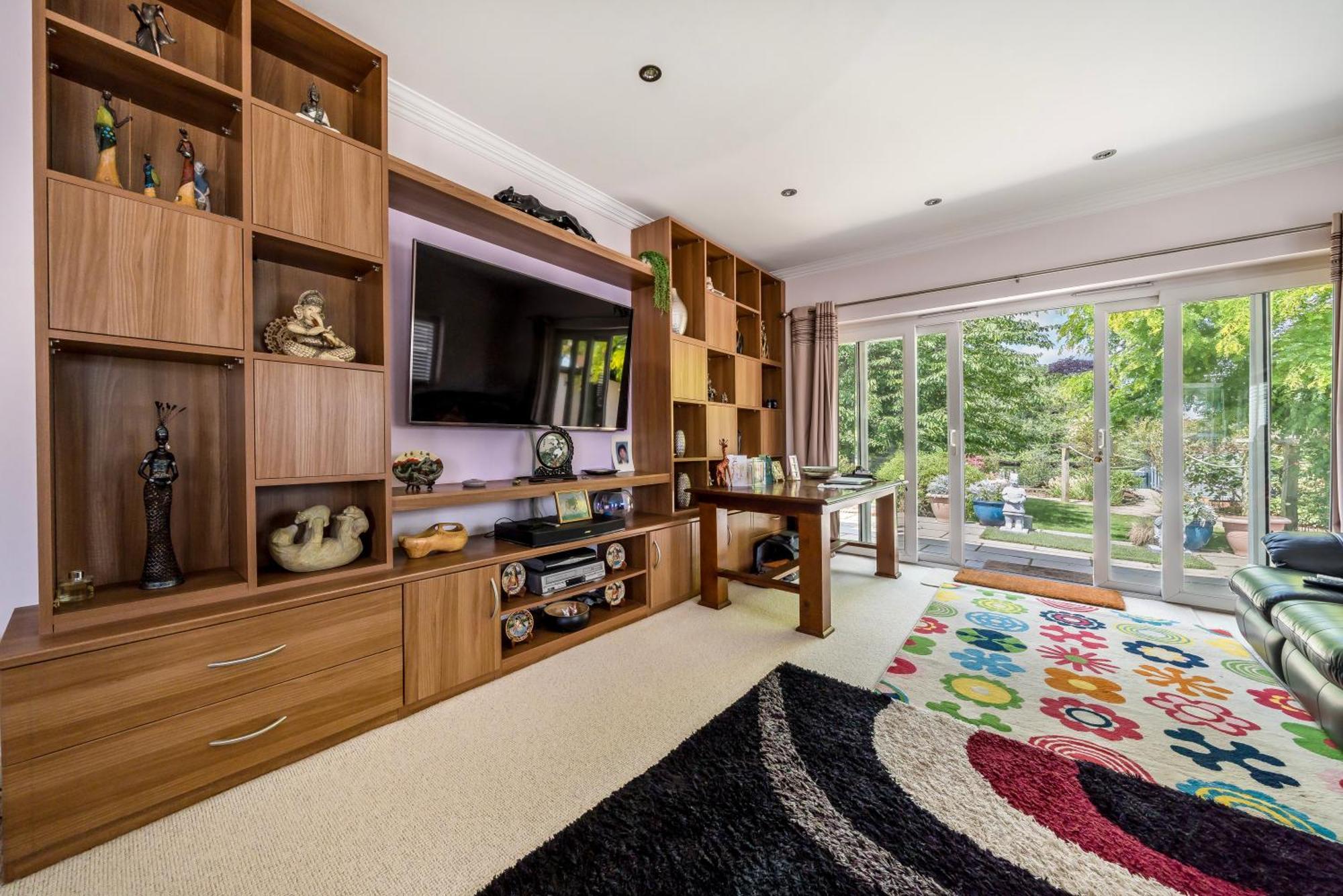 Serene Spacious Room Staines-upon-Thames Екстериор снимка