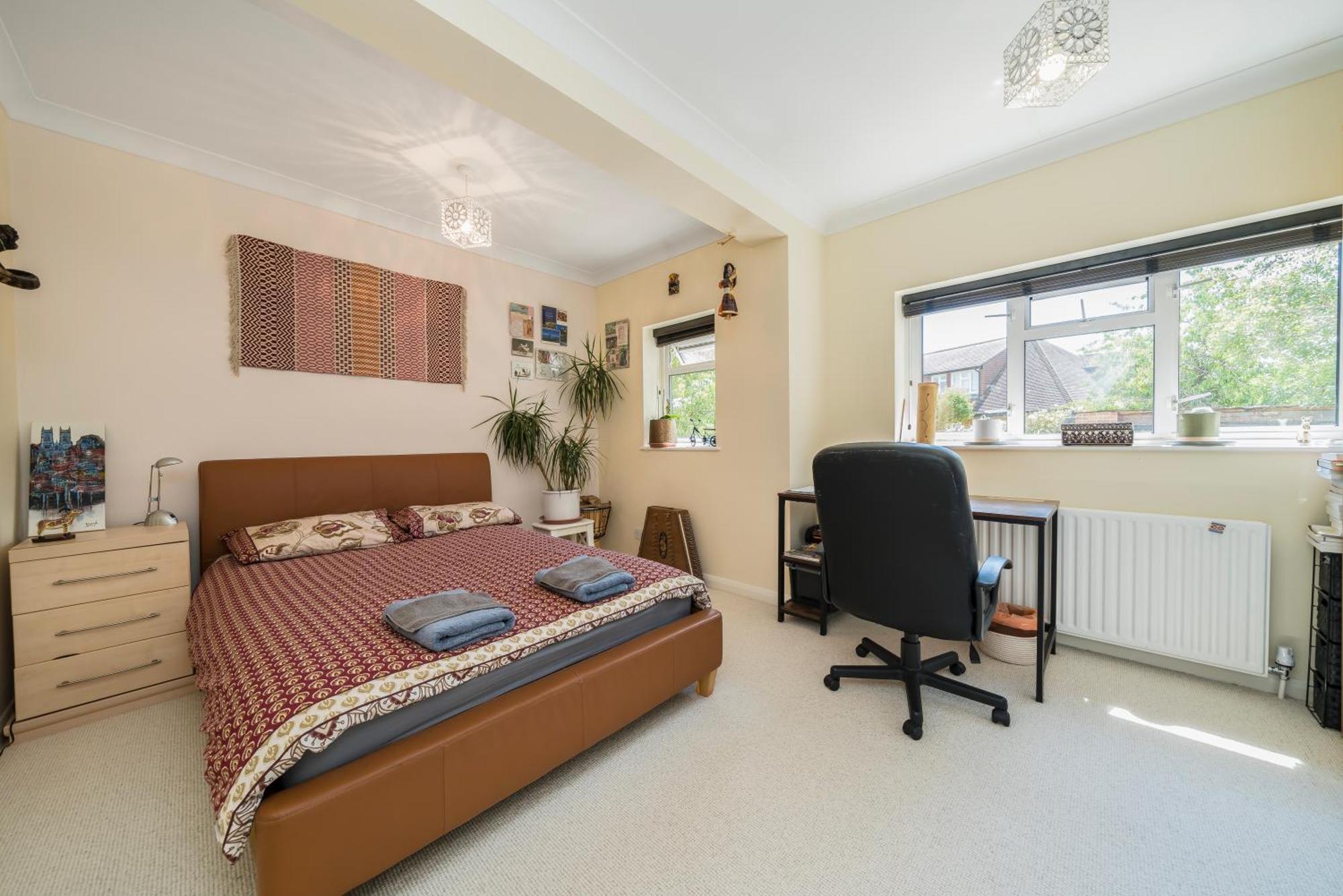 Serene Spacious Room Staines-upon-Thames Екстериор снимка